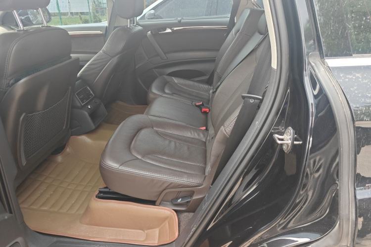 Used Audi Q7 2013 35 TFSI Ambition Edition Left Rear Seat
