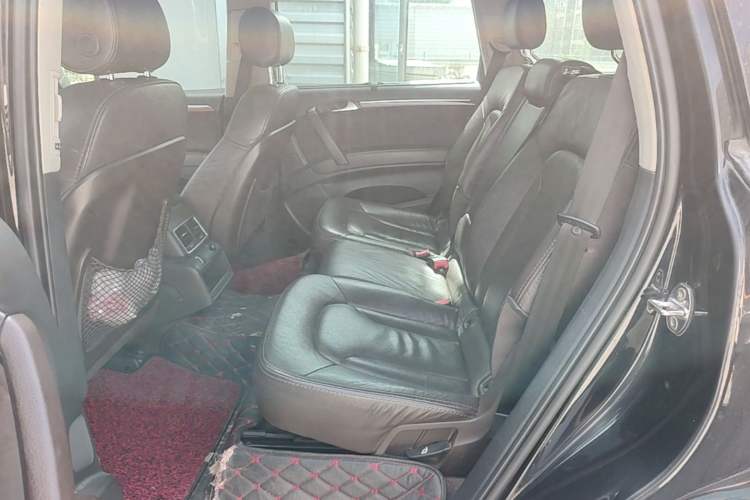 Used Audi Q7 2013 35 TFSI Ambition Edition Left Rear Seat