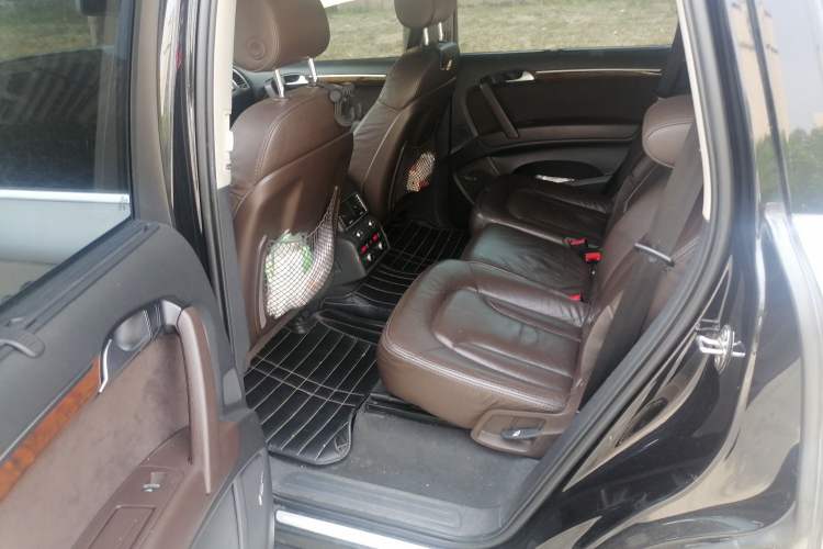 Used Audi Q7  Left Rear Seat