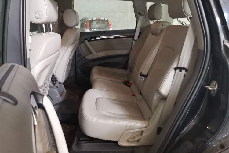 Used Audi Q7 2013 35 TFSI Ambition Edition Left Rear Seat