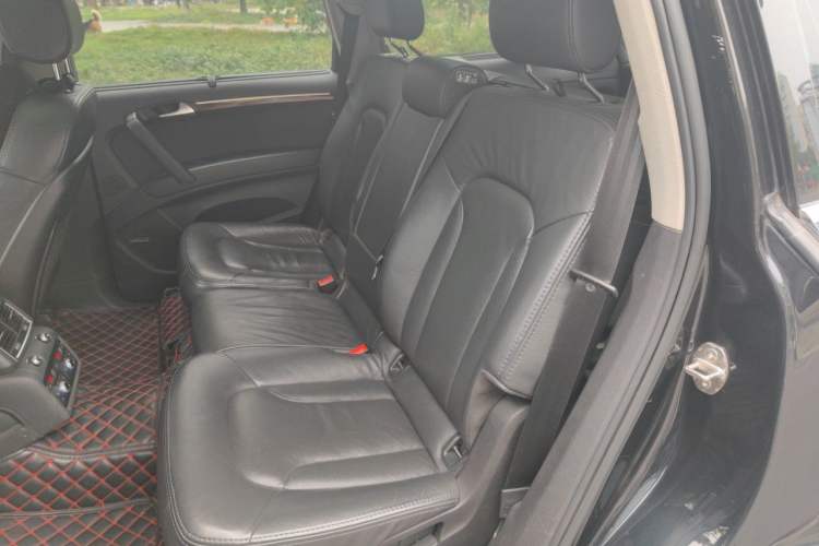 Used Audi Q7 2013 35 TFSI Technology Edition Left Rear Seat