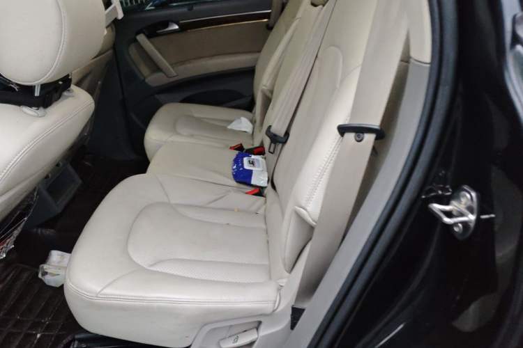 Used Audi Q7 2013 35 TFSI Ambition Edition Left Rear Seat