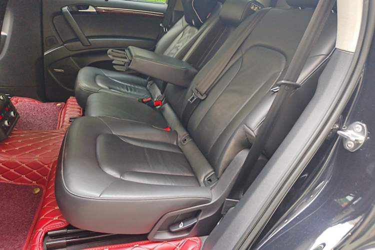 Used Audi Q7  Left Rear Seat
