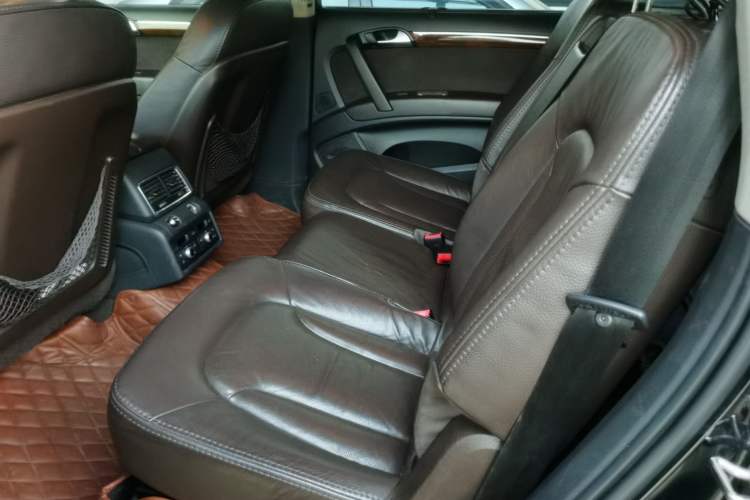 Used Audi Q7 2013 35 TFSI Comfort Model Left Rear Seat