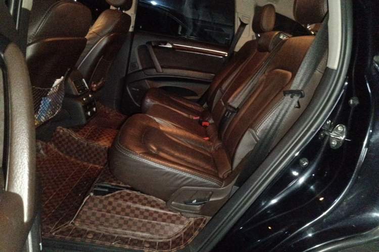 Used Audi Q7 2013 35 TFSI Technology Edition Left Rear Seat