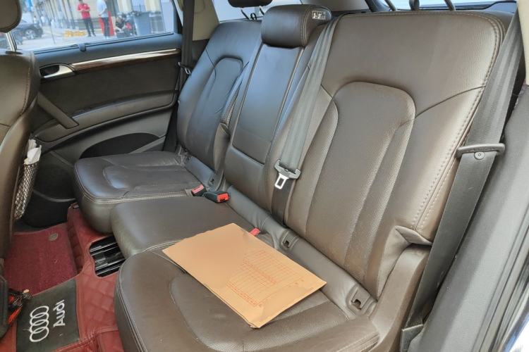 Used Audi Q7 2013 35 TFSI Ambition Edition Left Rear Seat