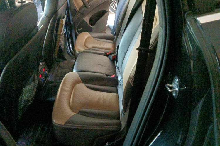Used Audi Q7 2013 35 TFSI Exclusive Edition Left Rear Seat