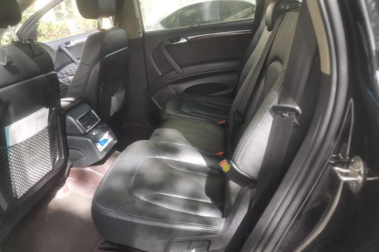 Used Audi Q7 2013 35 TFSI Ambition Edition Left Rear Seat