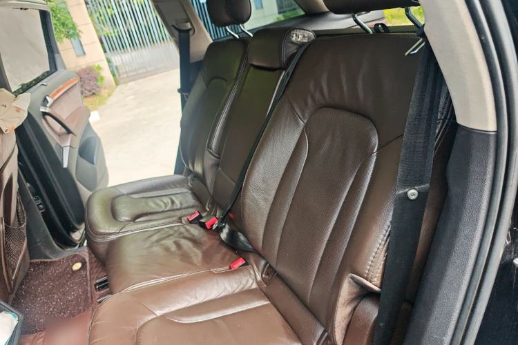 Used Audi Q7 2013 35 TFSI Ambition Edition Left Rear Seat