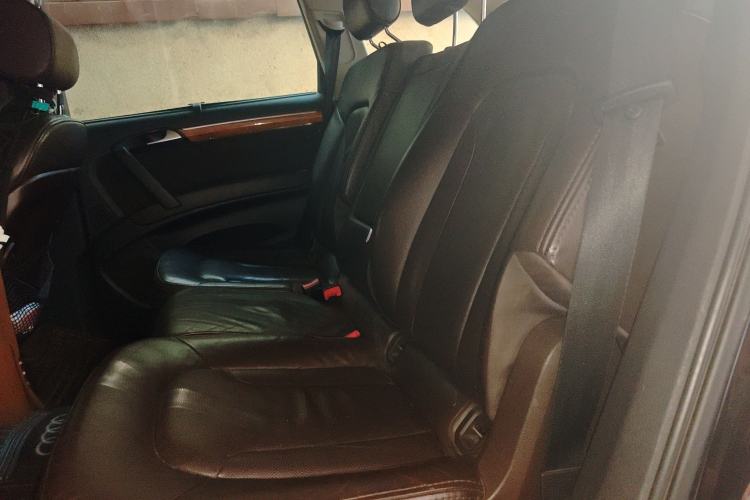 Used Audi Q7 2013 35 TFSI Ambition Edition Left Rear Seat