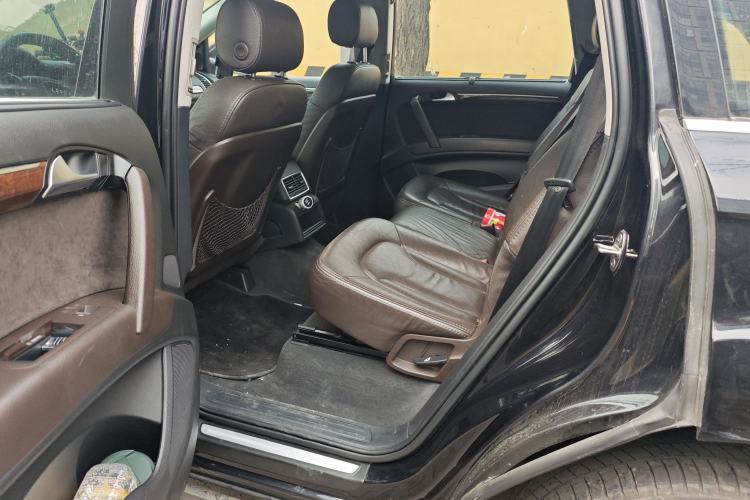 Used Audi Q7 2013 35 TFSI Ambition Edition Left Rear Seat