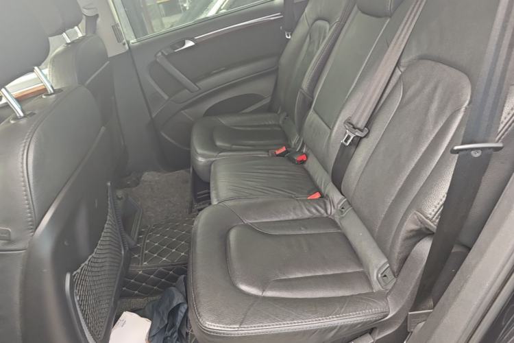Used Audi Q7 2013 35 TFSI Ambition Edition Left Rear Seat