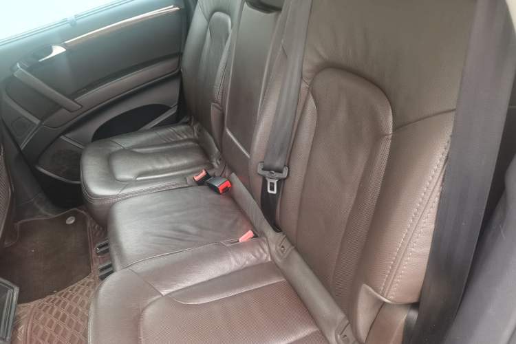 Used Audi Q7 2013 35 TFSI Ambition Edition Left Rear Seat