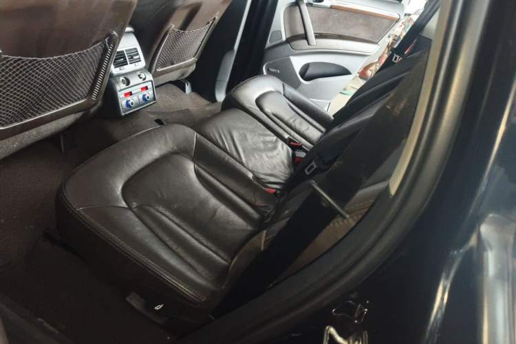 Used Audi Q7 2013 35 TDI Leading Model Left Rear Seat
