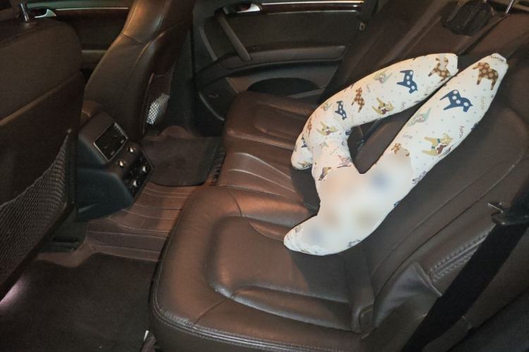 Used Audi Q7 2013 35 TFSI Comfort Model Left Rear Seat