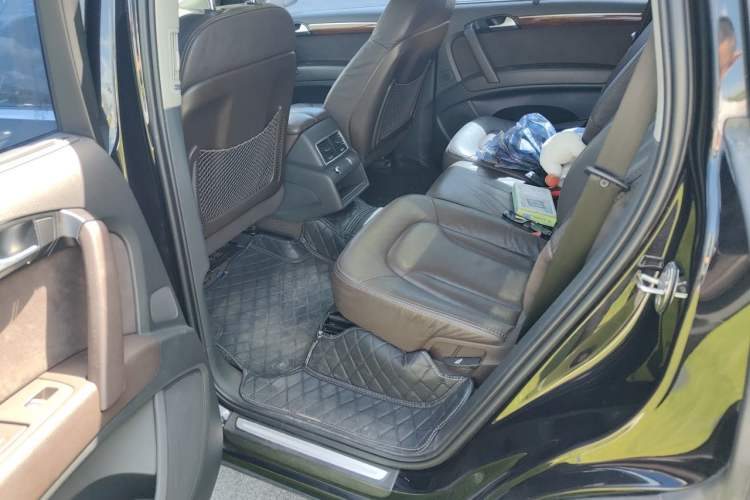 Used Audi Q7 2013 35 TFSI Ambition Edition Left Rear Seat