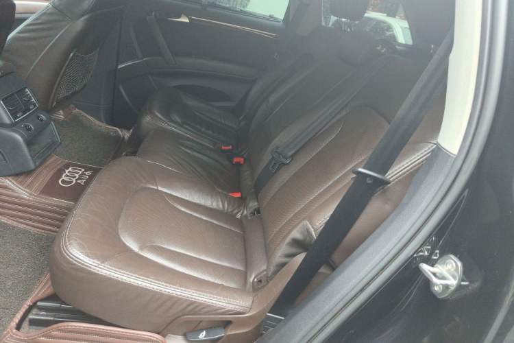 Used Audi Q7 2013 35 TFSI Ambition Edition Left Rear Seat