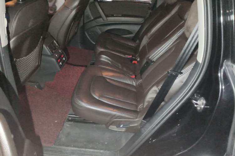 Used Audi Q7 2013 35 TFSI Ambition Edition Left Rear Seat