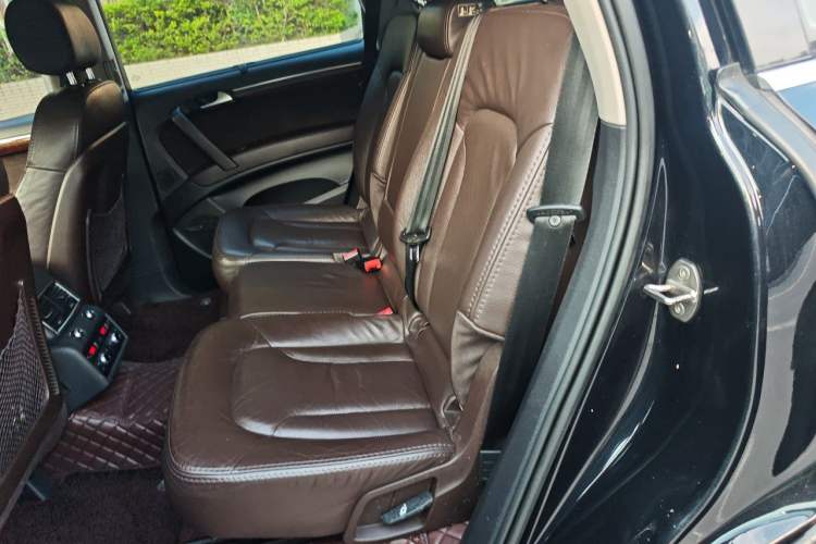 Used Audi Q7 2013 35 TFSI Exclusive Edition Left Rear Seat