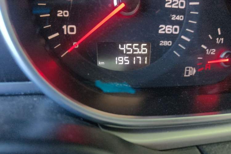 Used Audi Q7 2013 35 TFSI Ambition Edition Odometer Close Up