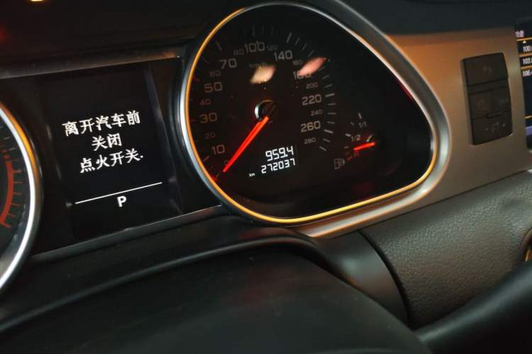 Used Audi Q7 2013 35 TFSI Technology Edition Odometer Close Up