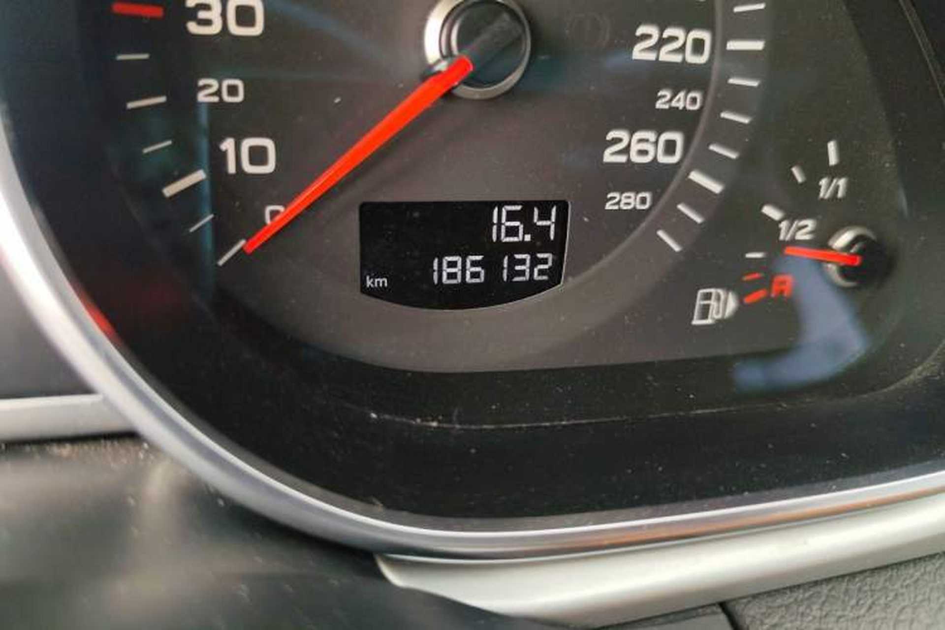 Used Audi Q7 2013 35 TDI Exclusive Edition Odometer Close Up
