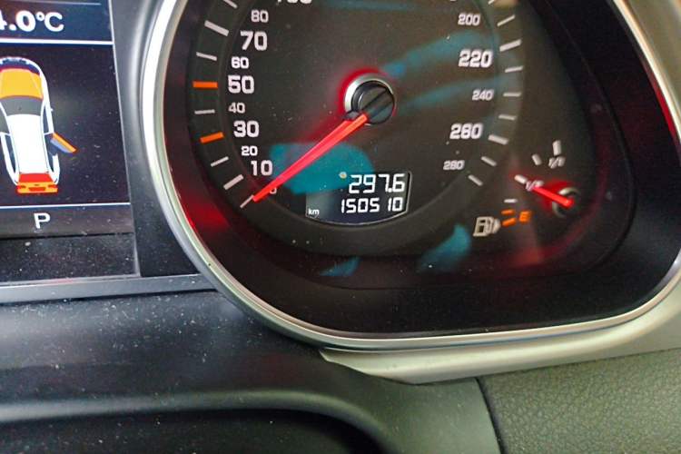 Used Audi Q7 2013 35 TFSI Ambition Edition Odometer Close Up
