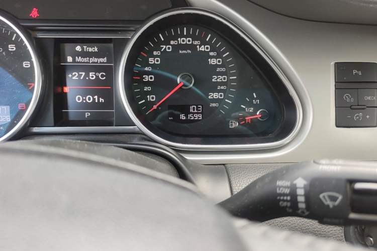 Used Audi Q7 2013 35 TFSI Ambition Edition Odometer Close Up