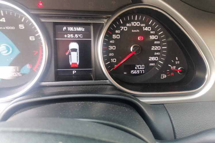 Used Audi Q7  Odometer Close Up