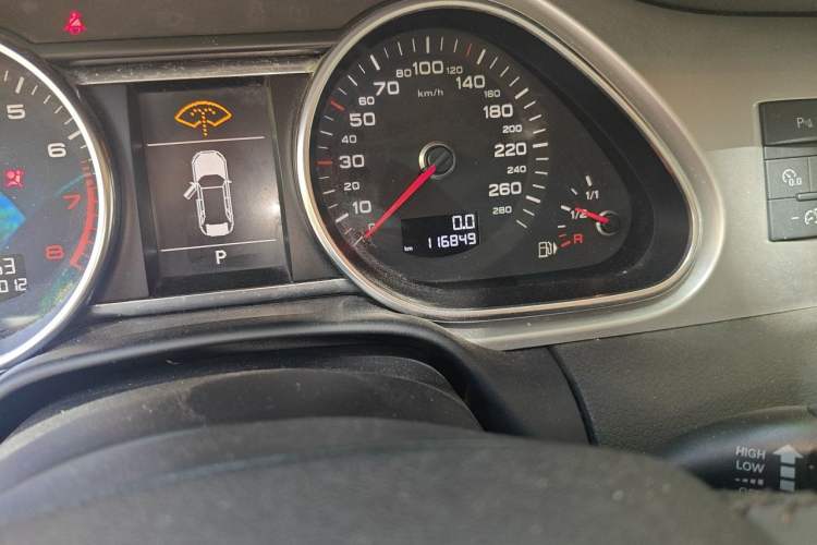 Used Audi Q7 2013 35 TFSI Ambition Edition Odometer Close Up
