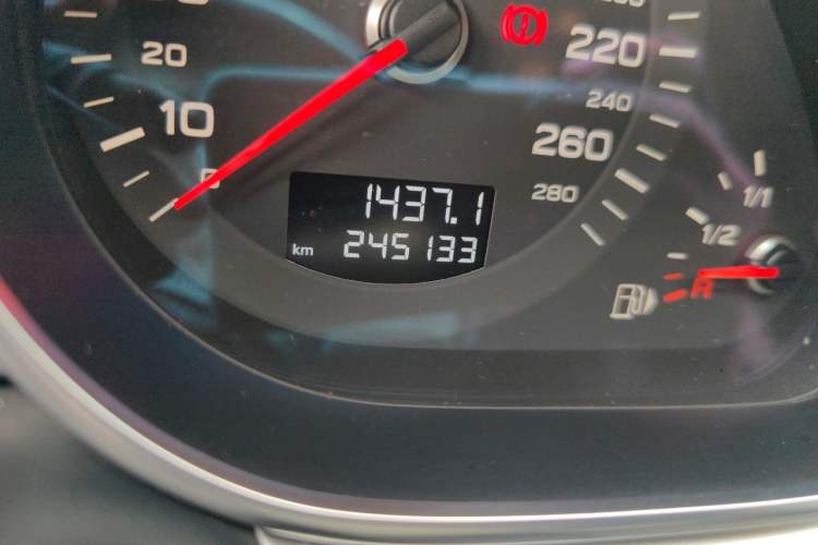 Used Audi Q7 2013 35 TFSI Technology Edition Odometer Close Up