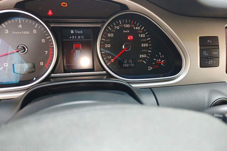 Used Audi Q7  Odometer Close Up