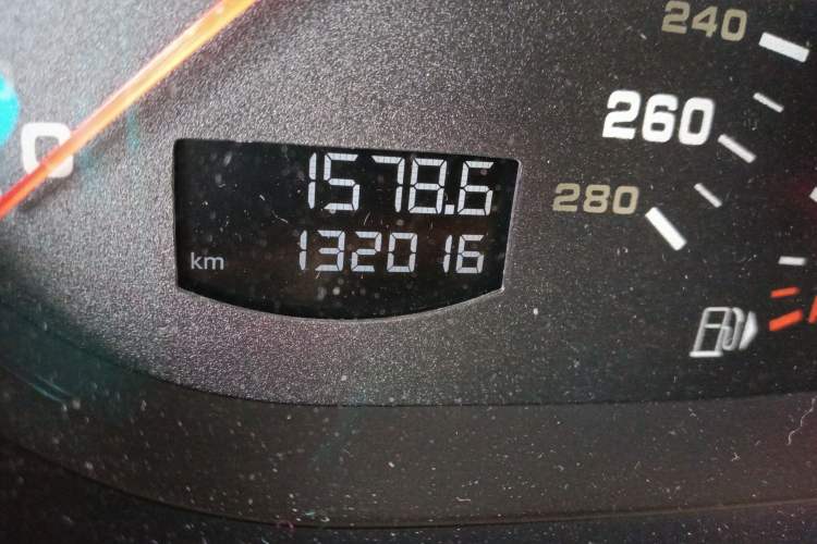 Used Audi Q7 2013 35 TFSI Technology Edition Odometer Close Up