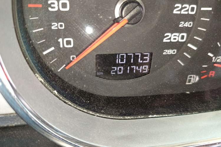Used Audi Q7 2013 35 TFSI Ambition Edition Odometer Close Up
