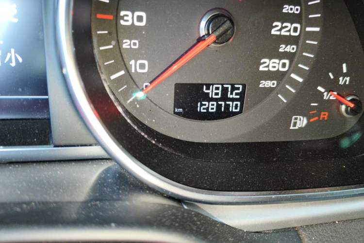 Used Audi Q7 2013 40 TFSI Technology Edition Odometer Close Up