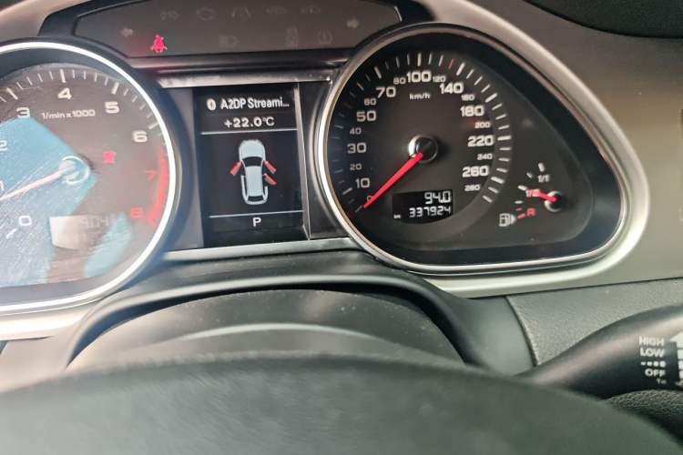 Used Audi Q7 2013 35 TFSI Ambition Edition Odometer Close Up