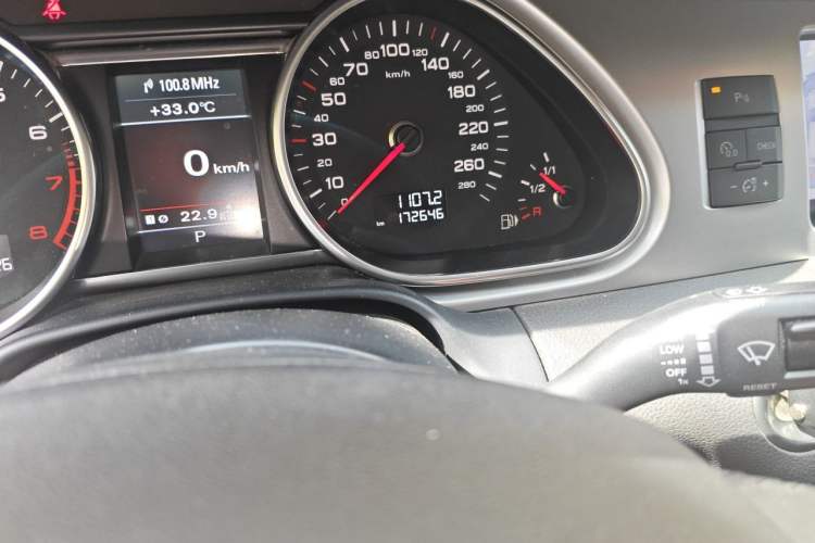Used Audi Q7 2013 35 TFSI Ambition Edition Odometer Close Up