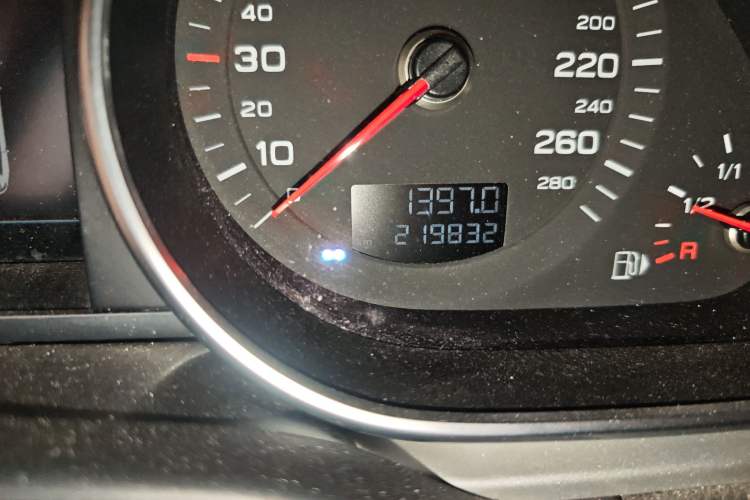 Used Audi Q7 2013 35 TFSI Ambition Edition Odometer Close Up
