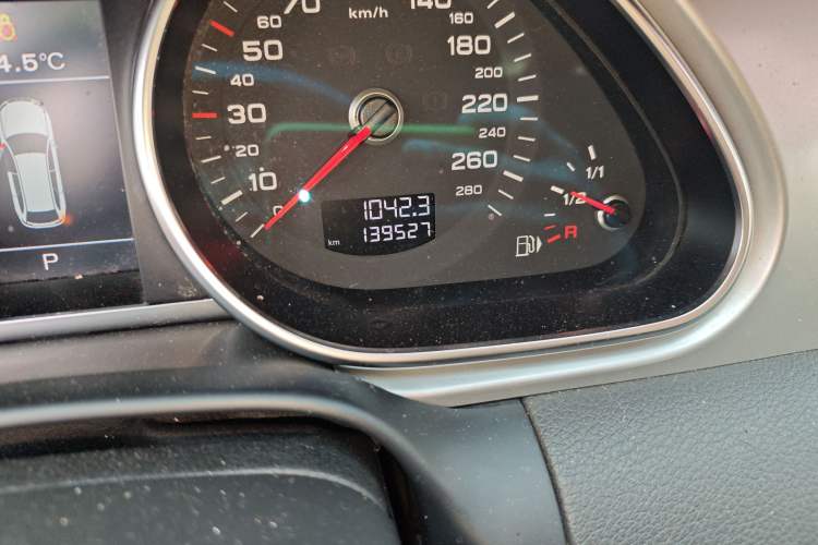 Used Audi Q7 2013 35 TFSI Ambition Edition Odometer Close Up
