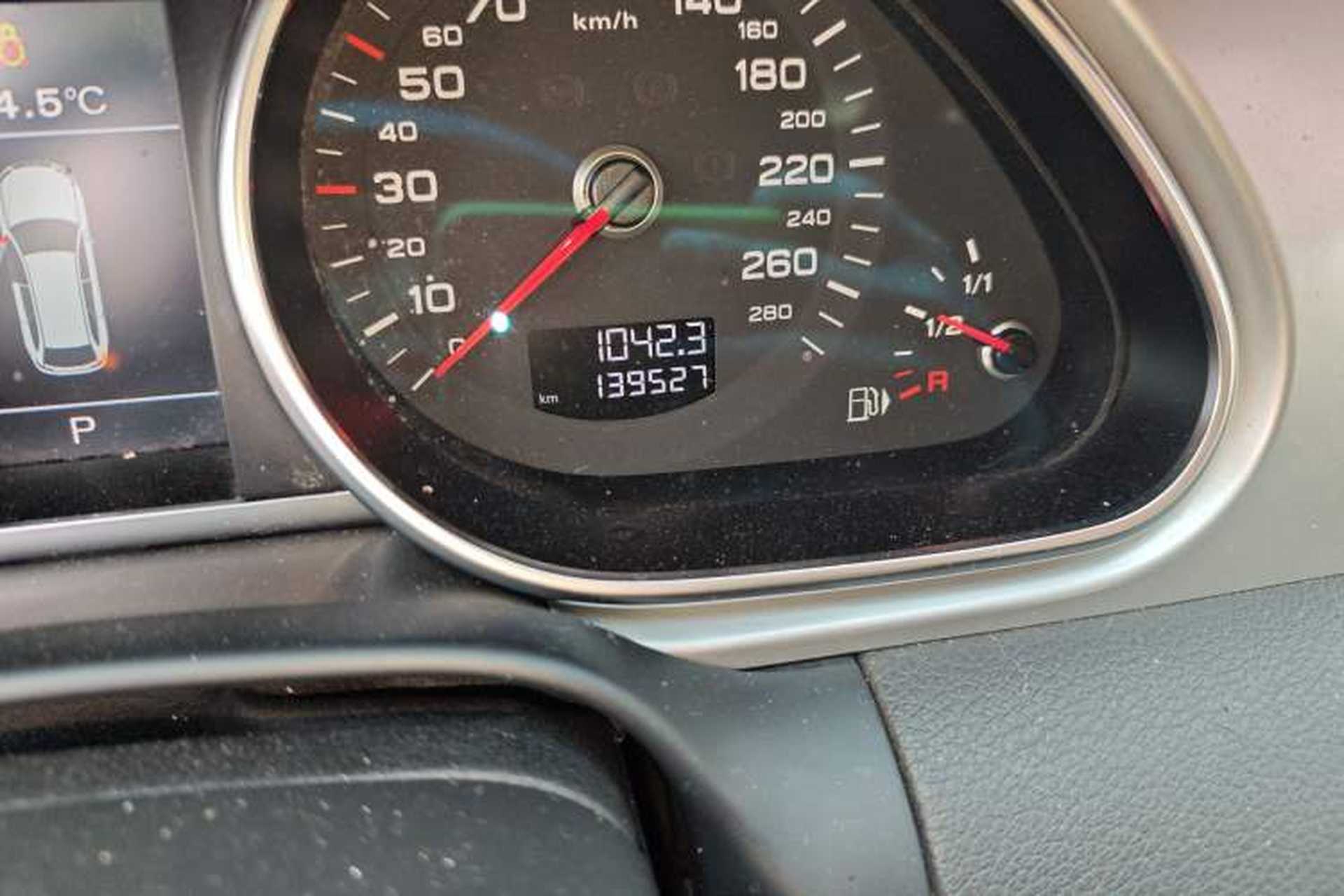 Used Audi Q7 2013 35 TFSI Ambition Edition Odometer Close Up