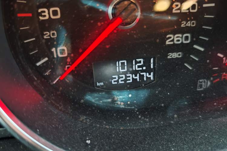 Used Audi Q7 2013 35 TFSI Ambition Edition Odometer Close Up