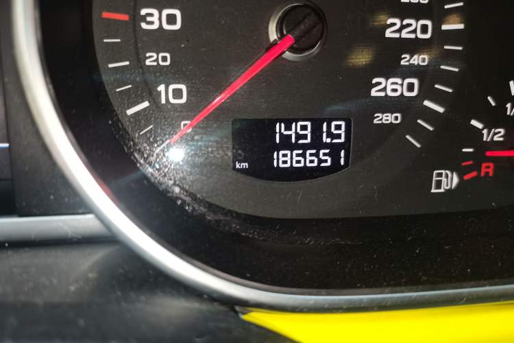 Used Audi Q7 2013 40 TFSI Technology Edition Odometer Close Up
