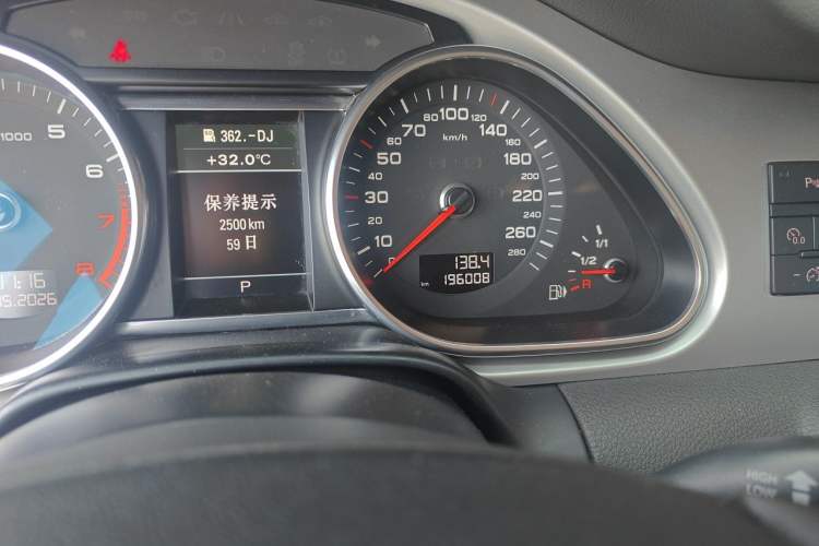 Used Audi Q7 2013 35 TFSI Ambition Edition Odometer Close Up