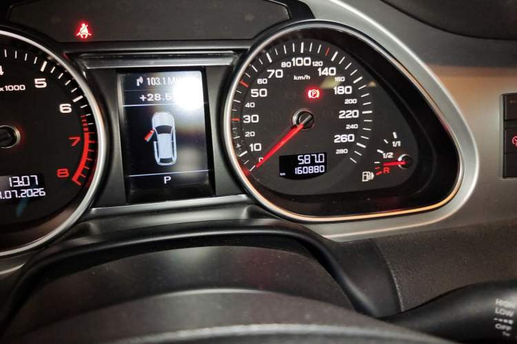 Used Audi Q7 2013 35 TFSI Ambition Edition Odometer Close Up