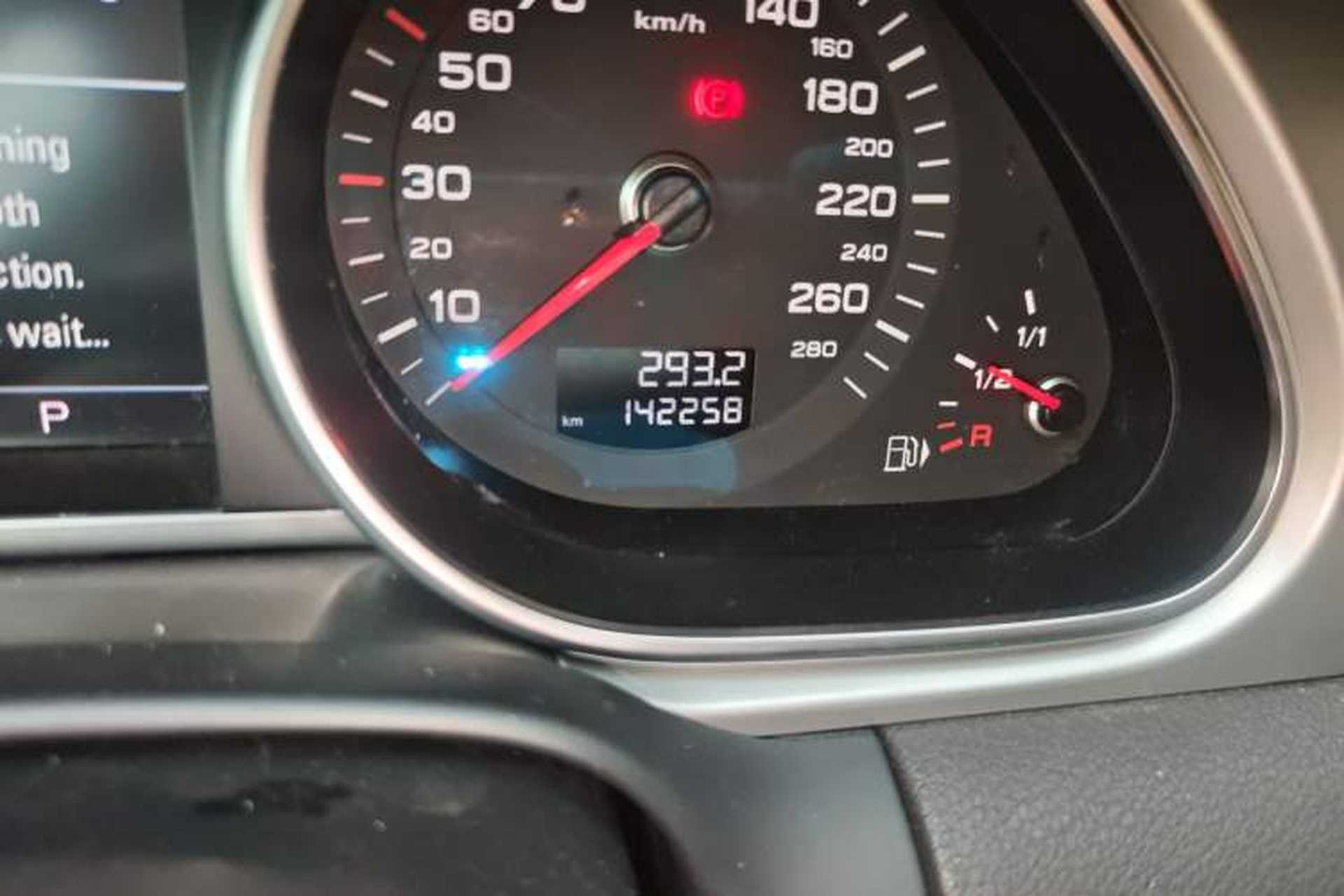 Used Audi Q7 2013 35 TFSI Ambition Edition Odometer Close Up