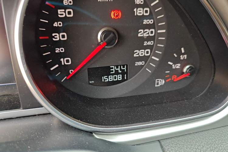 Used Audi Q7 2013 35 TFSI Technology Edition Odometer Close Up