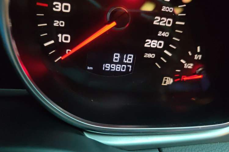 Used Audi Q7 2013 35 TFSI Ambition Edition Odometer Close Up