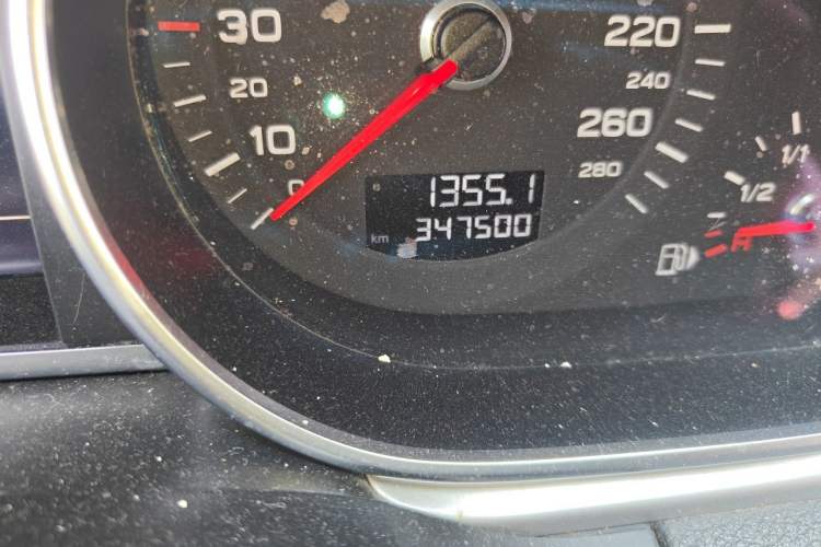 Used Audi Q7 2013 35 TFSI Technology Edition Odometer Close Up
