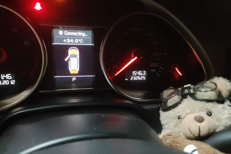 Used Audi Q7 2013 35 TFSI Ambition Edition Odometer Close Up