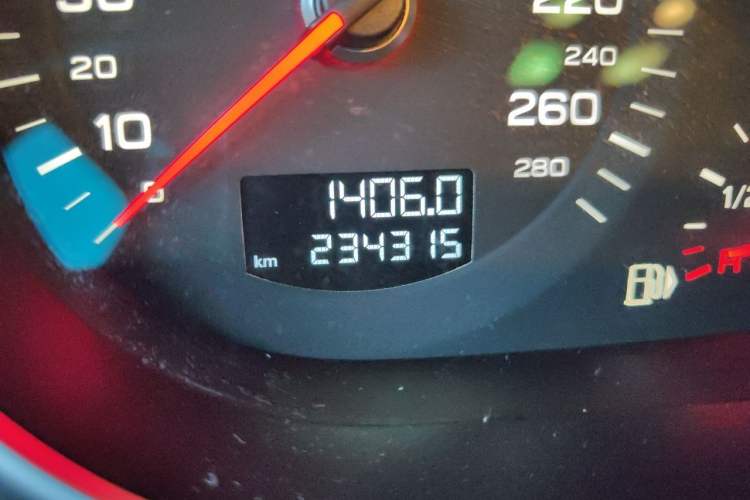 Used Audi Q7 2013 35 TFSI Ambition Edition Odometer Close Up